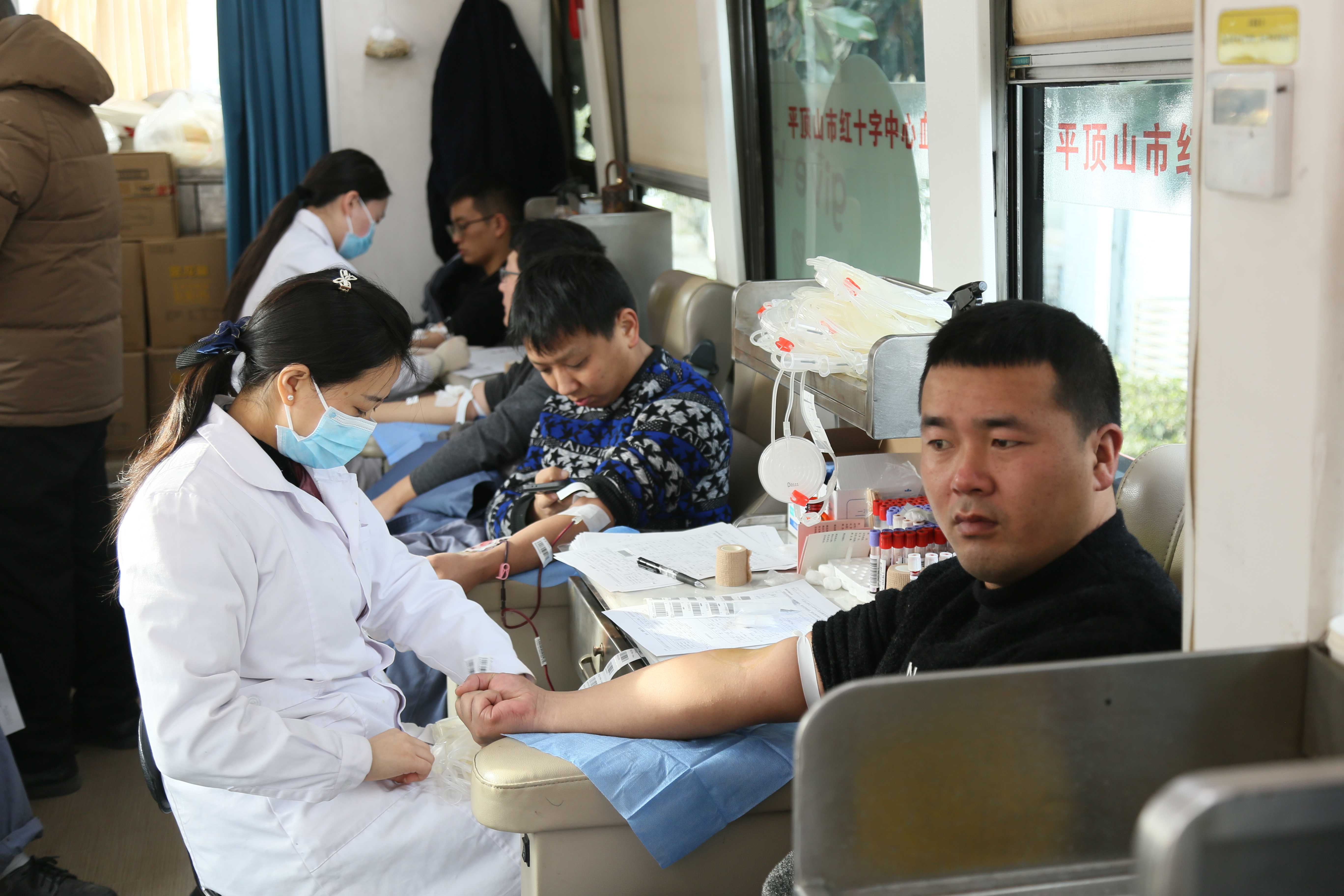 公司组织职工开展无偿献血活动